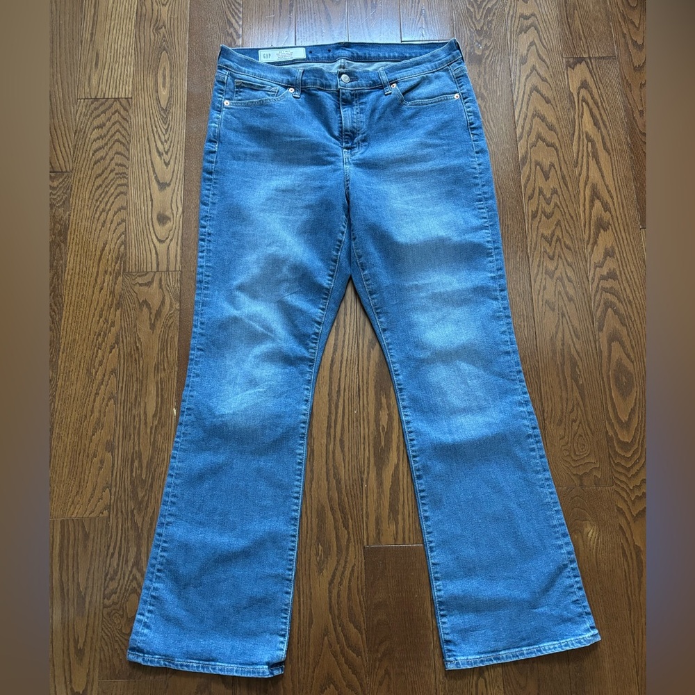 GAP Women's Baby Boot Flare Jeans Light Blue size 16 70s Bell Bottoms High Rise